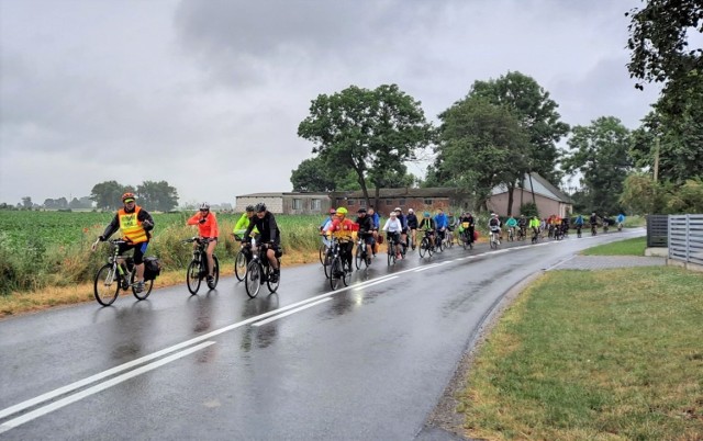 W rajdzie rowerowym "Życie bez krtani nie musi być do bani", który zorganizowała Krzysztof Gąsiorowski z Kruszwicy, udział wzięło ponad 80 cyklistów