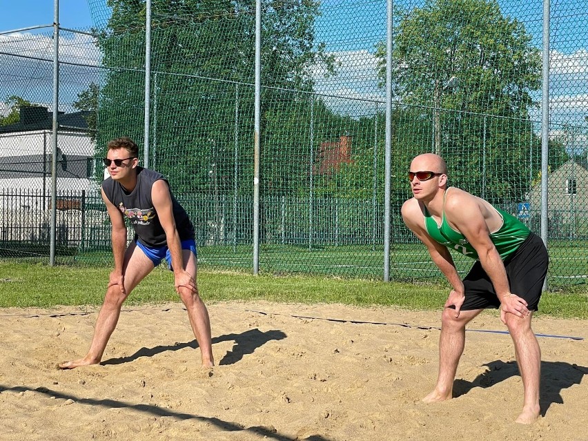 Turniej siatkówki plażowej mężczyzn z cyklu Grand Prix z MOSiR w Radomsku. ZDJĘCIA, WYNIKI