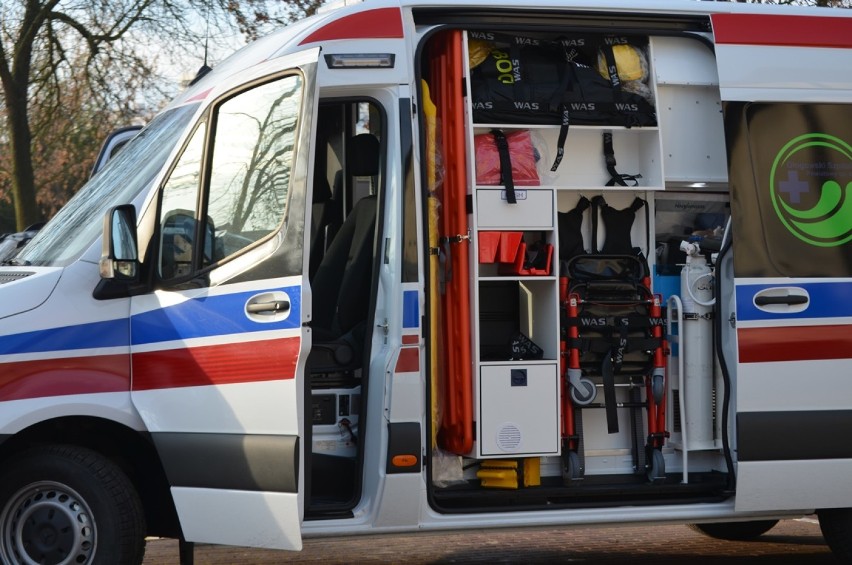 Trzy gminy i powiat złożyły się na nowy ambulans z nowoczesnym wyposażeniem dla szpitala w Głogowie