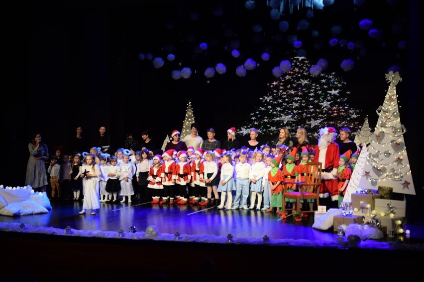 Przedszkolaki wystąpiły dla swoich kolegów i koleżanek w spektaklu "Gwiazdka Aniołka"