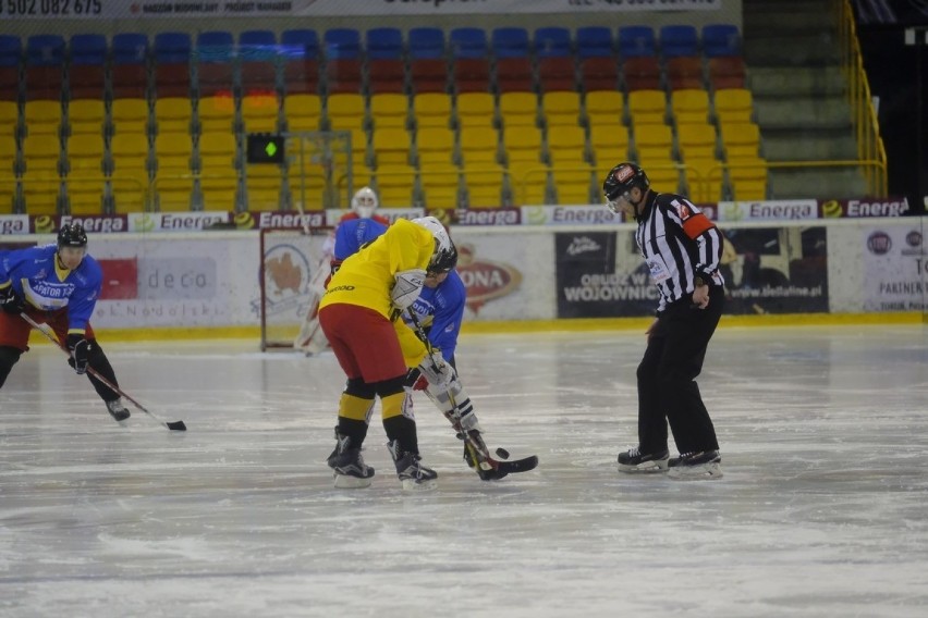 Apator kontra GKM. Wyjątkowe derby Pomorza na lodowisku [zdjęcia]