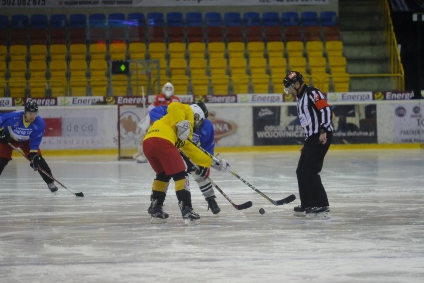 Apator kontra GKM. Wyjątkowe derby Pomorza na lodowisku [zdjęcia]