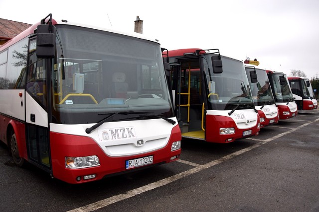 Sześć lat temu jarosławski przewoźnik miejski kupił dziesięć autobusów SOR, czeskiej produkcji. Jest z nich zadowolony. Niedawno tabor został uzupełniony o pojazd tej samej marki