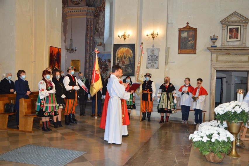 Relikwie bł. ks. Jerzego Popiełuszki złożono w kościele pijarskim w Łowiczu [ZDJĘCIA]