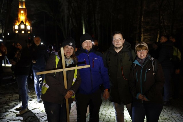 Ekstremalna Droga Krzyżowa w Piekarach Śląskich

Zobacz kolejne zdjęcia/plansze. Przesuwaj zdjęcia w prawo naciśnij strzałkę lub przycisk NASTĘPNE