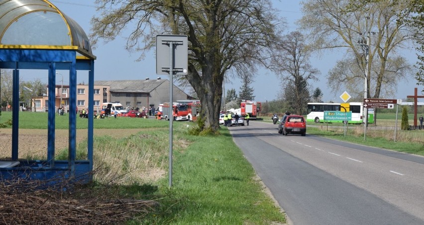 Wypadek w Starzynie (30.04.2018): czołówka osobówki z autobusem PKS Gdynia