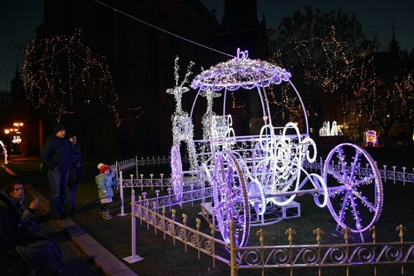 Świątecznej iluminacji Legnicy mogło pozazdrościć każde Polskie miasto. Zobaczcie jak było w 2018 roku [ZDJĘCIA]