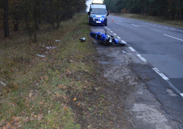 W wyniku zdarzenia 30 –latek kierujący motocyklem doznał bardzo poważnych obrażeń i trafił do jednego z toruńskich szpitali. Obaj kierowcy byli  trzeźwi.  Teraz przyczyny tego zdarzenia będą wyjaśniać policjanci z Komisariatu Policji Toruń Podgórz.