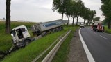 Wypadek samochodu ciężarowego na drodze Kłodzko - Złoty Stok. Droga jest całkowicie zablokowana 