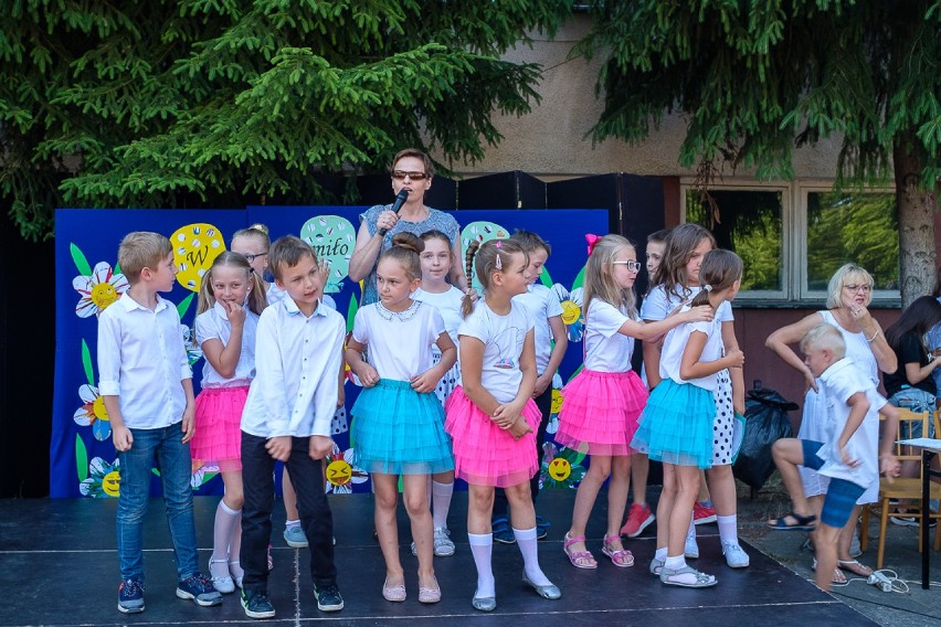 Piknik na szkolnym boisku w Pniewach [zdjęcia]