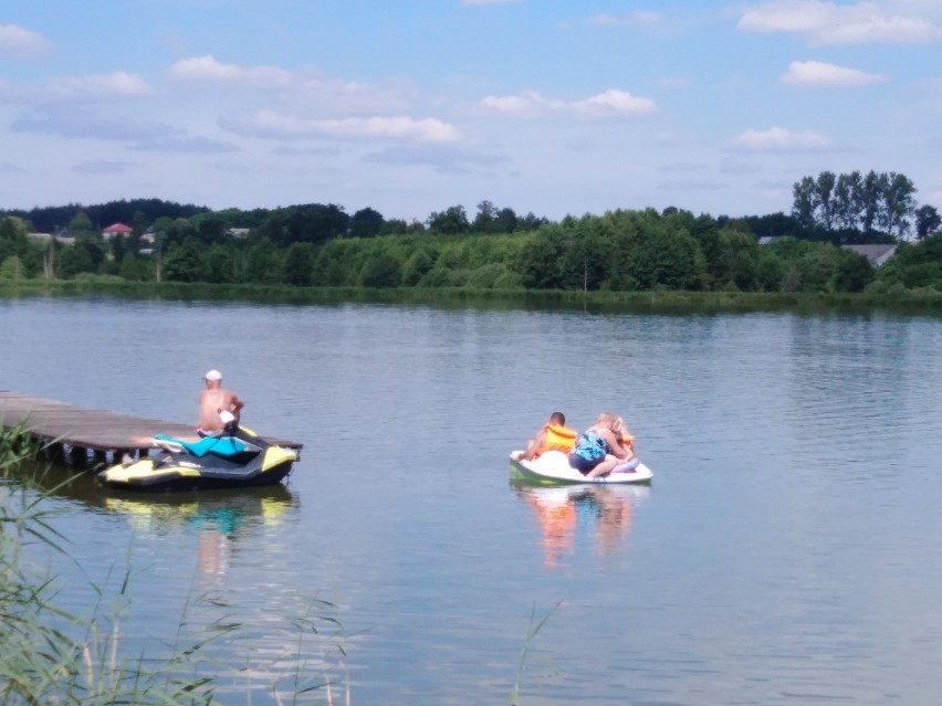 Oblężenie nad zalewem w Janowicach.  Zobacz zdjęcia jak odpoczywano w niedzielę