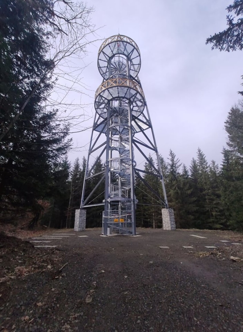 Kolejna wieża widokowa w Świeradowie- Zdroju. Atrakcja na Młynicy już niedługo będzie gotowa [ZDJĘCIA]