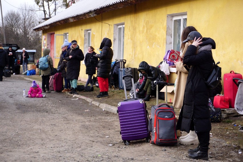 Tysiące uchodźców uciekły do Polski przed piekłem wojny