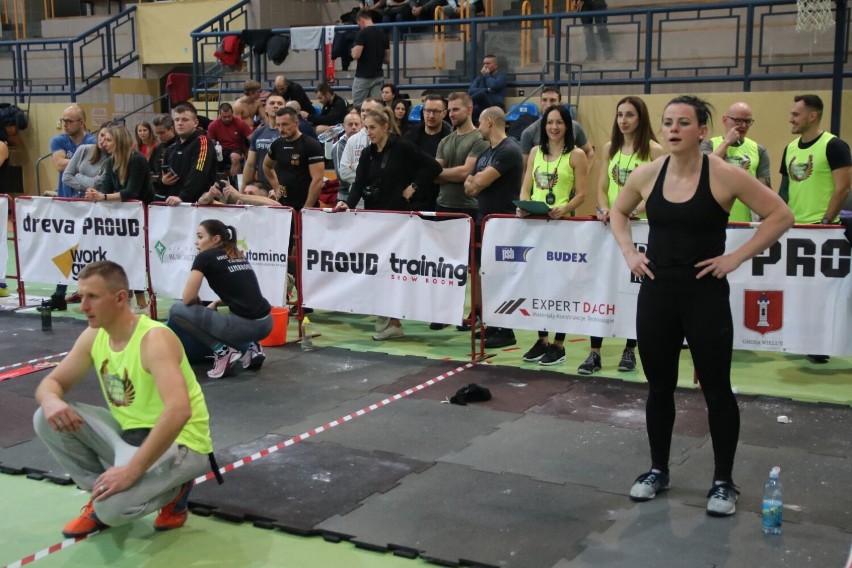 Central Cross Combat 2021 w Wieluniu. Zawody dla miłośników crossfitu w hali sportowej ZDJĘCIA, WIDEO