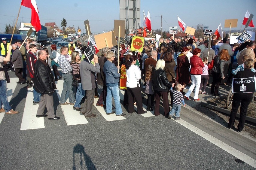 Protest mieszkańców Libertowa, Gaju i Mogilan, marzec 2012...