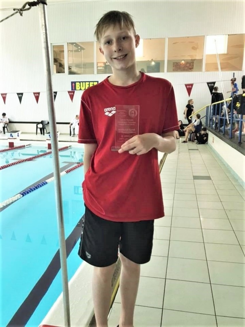 Pływanie. Grad medali Ósemki Oświęcim w mistrzostwach Małopolski dzieci i młodzików