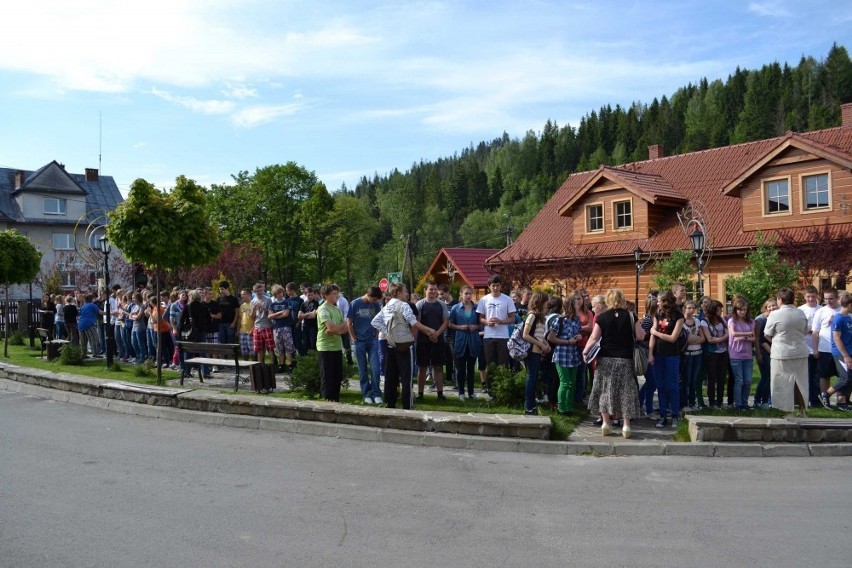 Pożar szkoły w Ujsołach. Ewakuowano uczniów Gimnazjum! Na szczęście to tylko ćwiczenia! FOTORELACJA