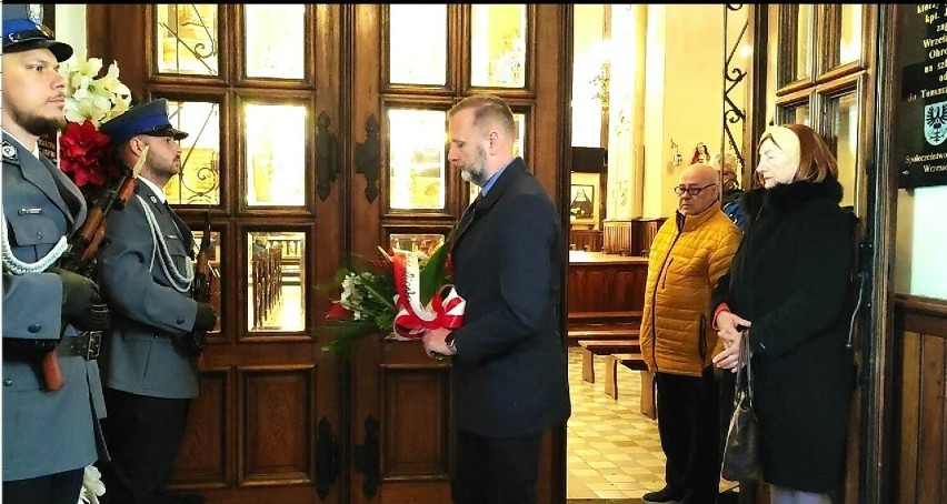 Podczas uroczystości w kościele WNMP w Oświęcimiu oddano...