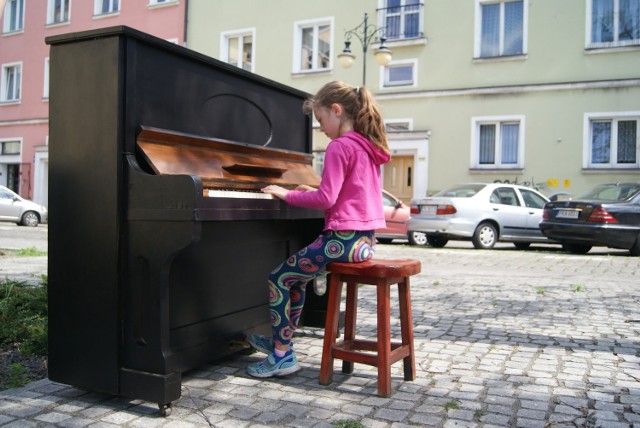 Znajdź mnie, zagraj na mnie. Niecodzienny projekt muzyczny w Kaliszu