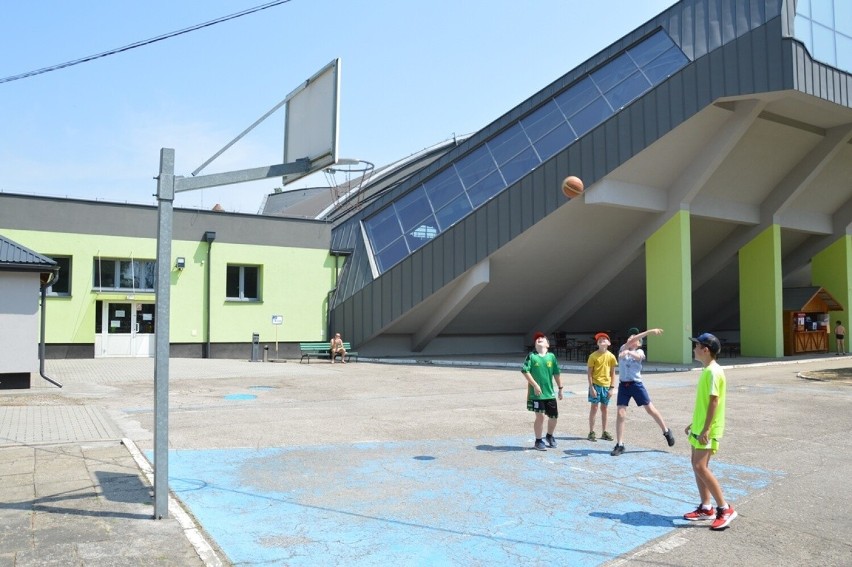 Duże zainteresowanie pływalnią w Stalowej Woli. Tam szukamy ochłody. Zobacz zdjęcia 