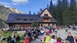 Jesienny najazd na Tatry. W sobotę prawdziwe tłumy wędrowały po tatrzańskich szlakach