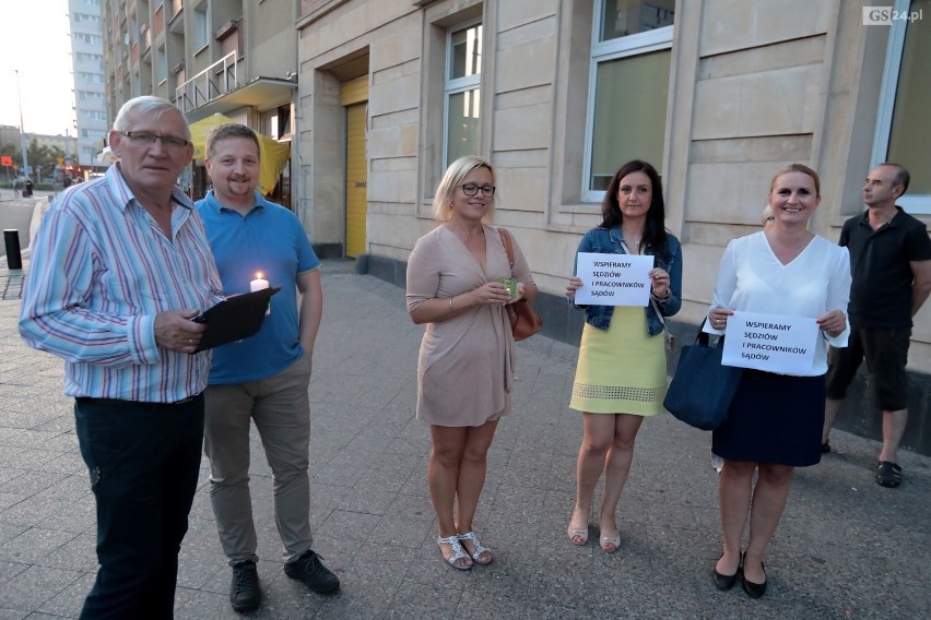 Zapalili "Światło dla sądów i obywateli". Akcja w Szczecinie [ZDJĘCIA]