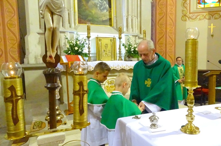 Parafia w Brzyskach ma nowych ministrantów. Złożyli przyrzeczenie [ZDJĘCIA]