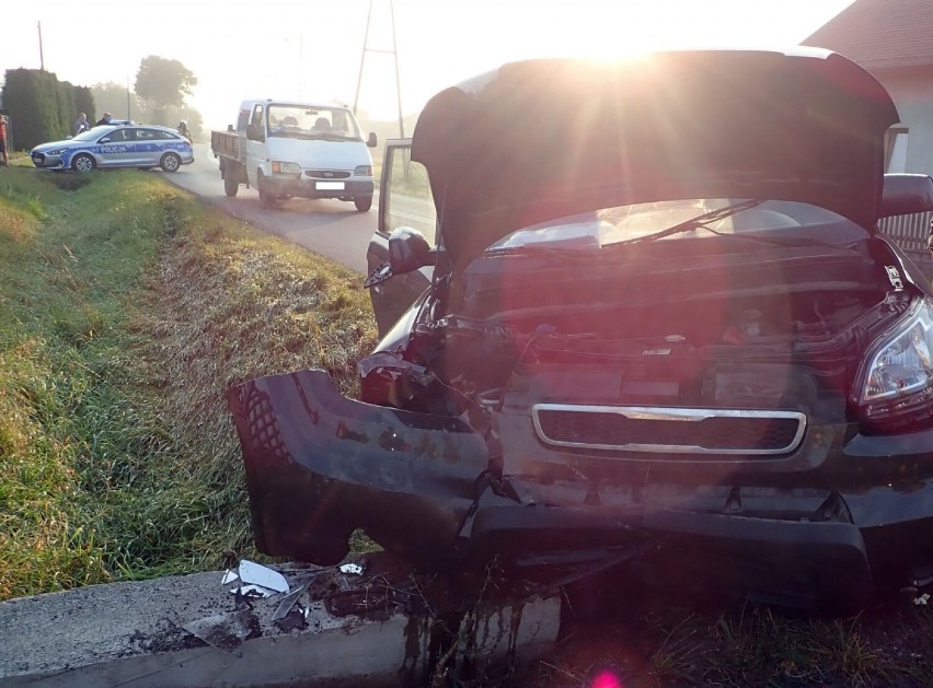 Wypadek samochodowy w Żytnej. Uderzył w przepust drogowy. Przez lekarstwa?