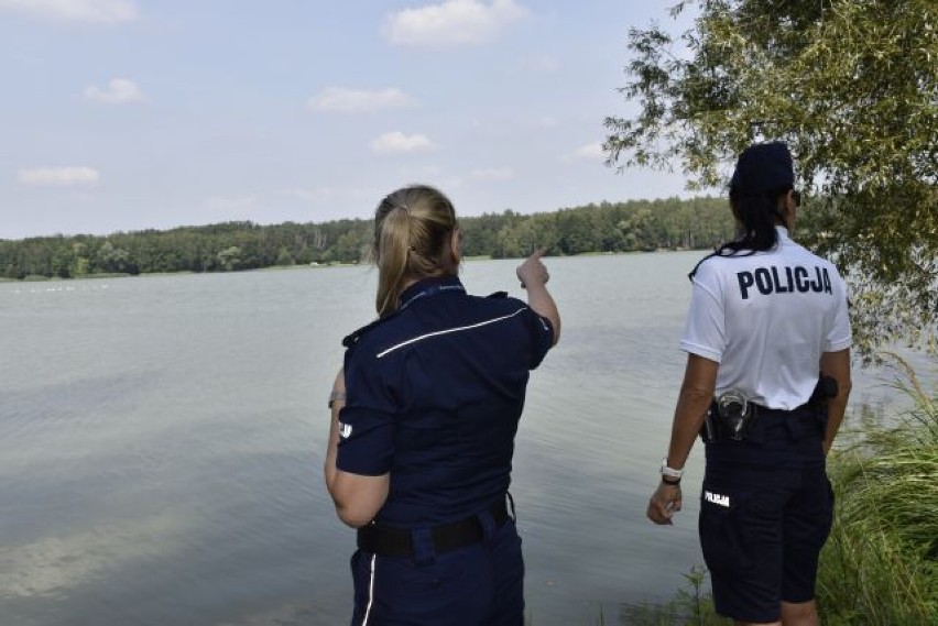 Policjanci z Kalisza kontrolują dzikie kąpieliska ZDJĘCIA