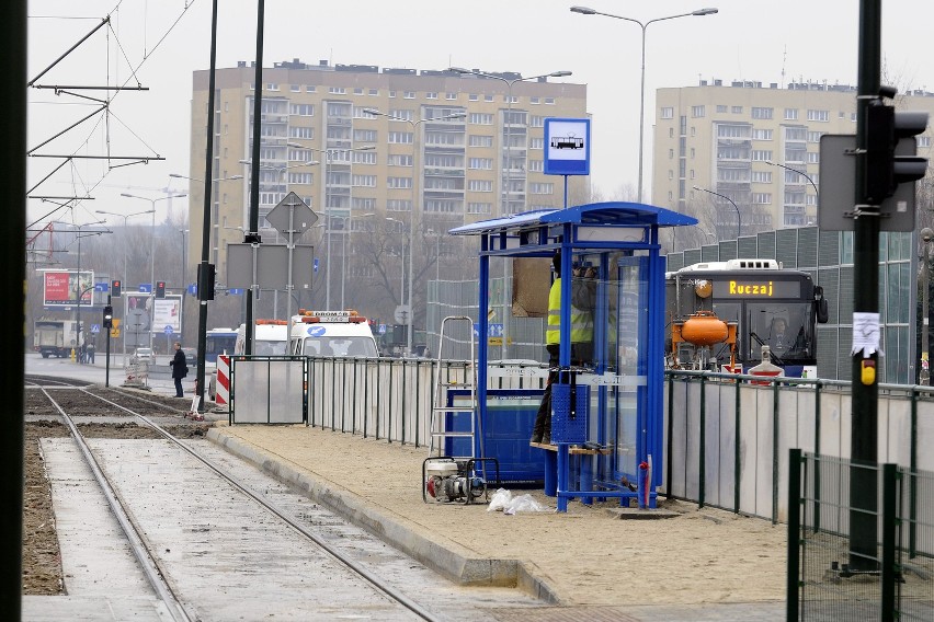 Kraków: nowe tory tramwajowe na Ruczaj już wyszlifowane [ZDJĘCIA]