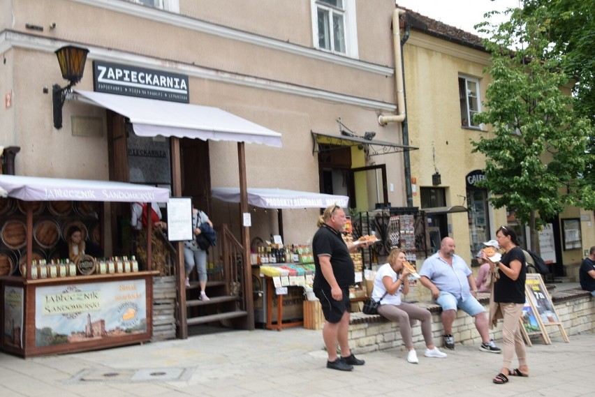 Mnóstwo turystów w sobotę, 2 lipca w Sandomierzu. Miasto tętniło życiem. Zobacz zdjęcia