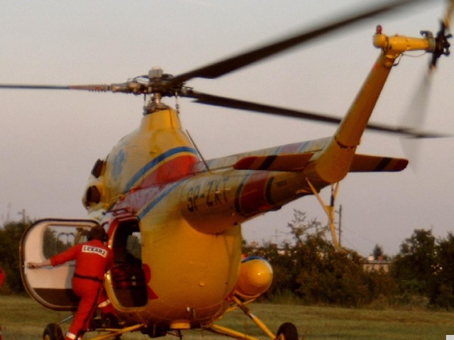 Poszkodowanego motorowerzystę przetransportowano śmigłowcem do szpitala w Poznaniu.