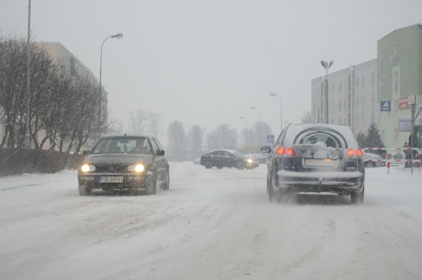 Śrem: silne opady śniegu w regionie. Zobacz zdjęcia z dróg