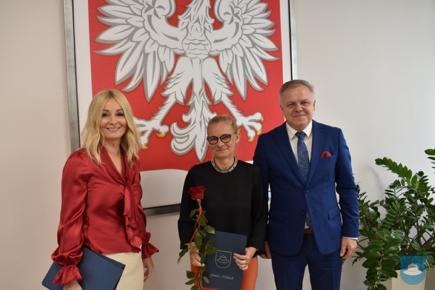 Kłobuck: Nagrody dla nauczycieli [ZDJĘCIA]. Wręczyli je burmistrz Jerzy Zakrzewski i sekretarz Sylwia Piątkowska