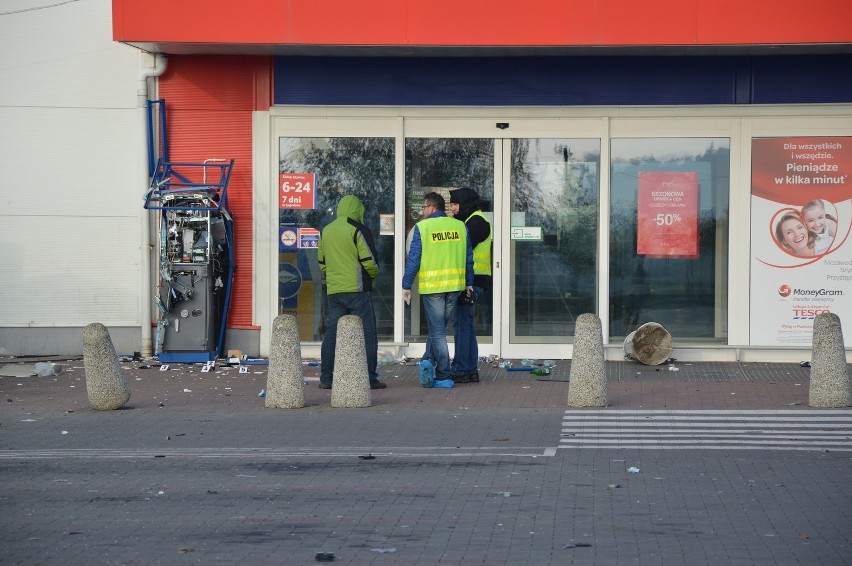 Złodzieje wysadzili bankomat przy Tesco w Świebodzinie