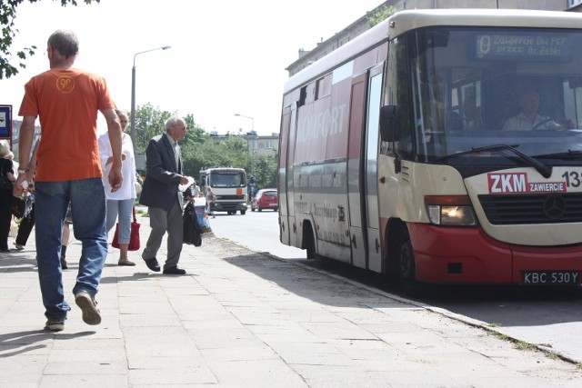 Na razie pasażerowie nie mają wyjścia i muszą podróżować dotychczasowymi autobusami ZKM-u.