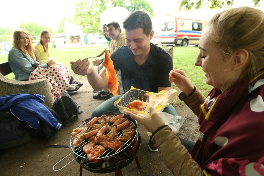 Wrocław: studenci bawili się przy grillu na Wittigowie...
