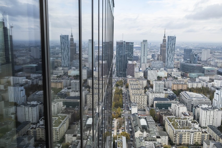 Warsaw UNIT. Panorama Warszawy z perspektywy 202 metrów. Wnętrza też robią wrażenie. Dominanta Ronda Daszyńskiego ukończona