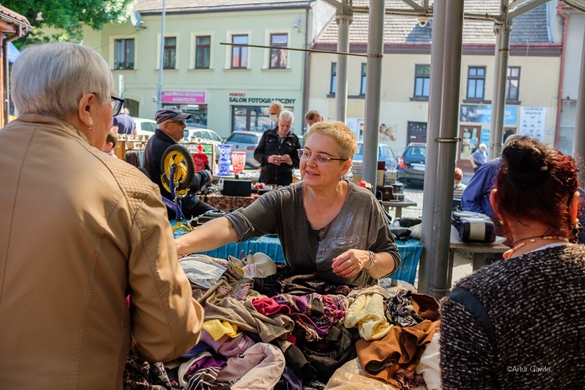 Tarnów. Pchli targ na Burku cieszył się duża frekwencją. Teraz Bazary na Starówce będą organizowane częściej [ZDJĘCIA]