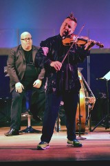 Nigel Kennedy w Ostrowie: Tłumy obejrzały koncert wirtuoza skrzypiec [ZDJĘCIA]