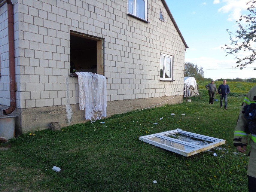 Wybuch gazu w gminie Puńsk. Z budynku wyleciały okna [ZDJĘCIA]