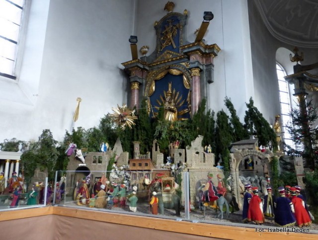Barokowa szopka bożonarodzeniowa w Neunkirchen.
Szopka przedstawia ważne sceny ewangeliczne z życia Pana Jezusa. Szopka liczy około 200 figur, wysokości około 20 cm. Figurki zrobione są z drzewa. Szopka pochodzi z Tyrolu. Fot.Isabella Degen
