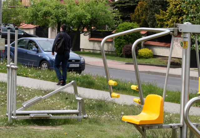 Popularnymi projektami są siłownie pod chmurką, place zabaw i boiska.