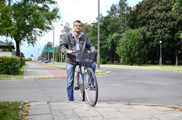 -&nbsp;W Gorzowie rowerzysta traktowany jest jak intruz zarówno na ulicach, jak i na chodnikach - uważa Krzysztof Leśnicki, organizator Masy
