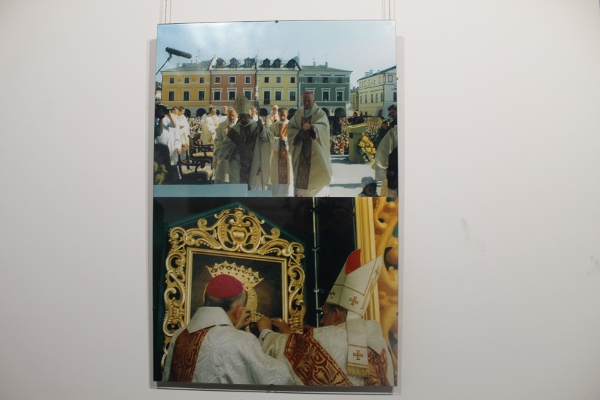 Wystawa fotografii z koronacji obrazu Matki Bożej Odwachowskiej na otwarcie Dni Kultury Chrześcijańskiej w Zamościu