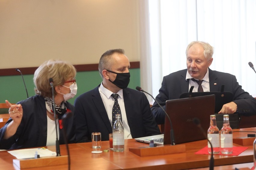 Wrześniowa sesja Rady Miejskiej Legnicy, obrady prowadziła Marta Wisłocka