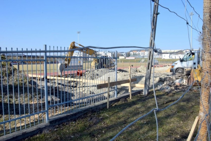 W Busku-Zdroju trwa modernizacja stadionu przy ulicy...