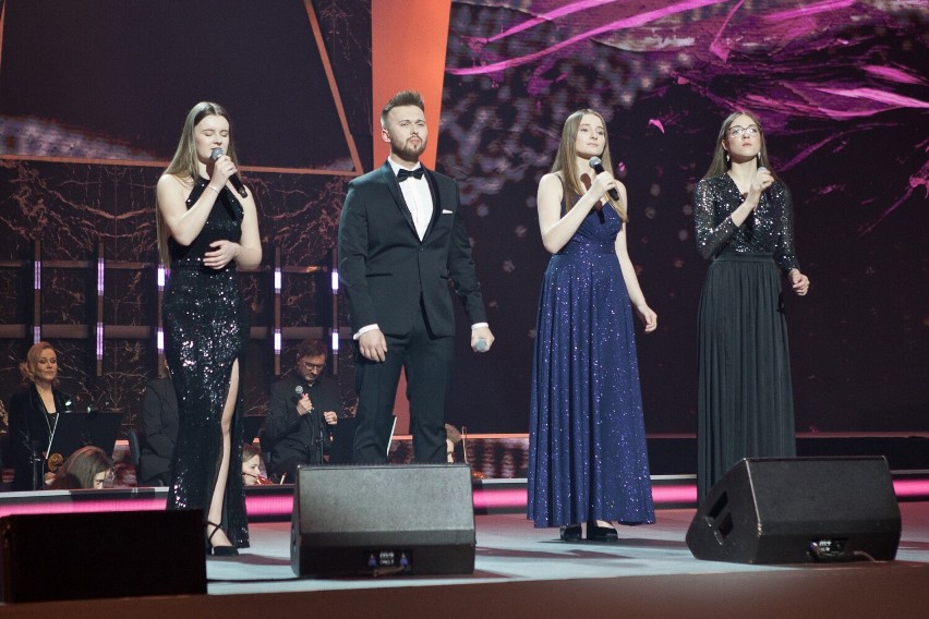 Koncert dla Ukrainy Stay Together - Nie Bądź Obojętny w Jasionce. Na scenie plejada największych gwiazd polskiej muzyki [ZDJĘCIA]