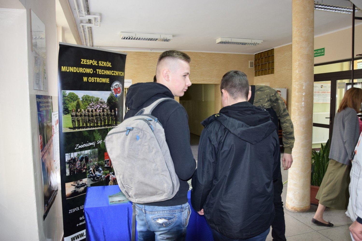 Zespół Szkół Mundurowo Technicznych W Ostrowie