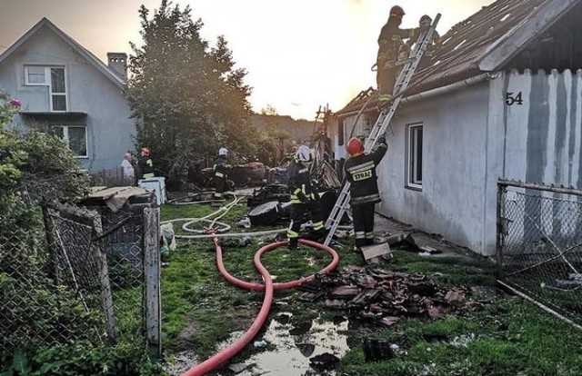 Tylko dzięki szybkiej akcji strażaków dom nie spłonął doszczętnie